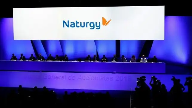 Un hombre lanza piedras contra las oficinas de Naturgy en Vigo por el aumento del precio de la luz