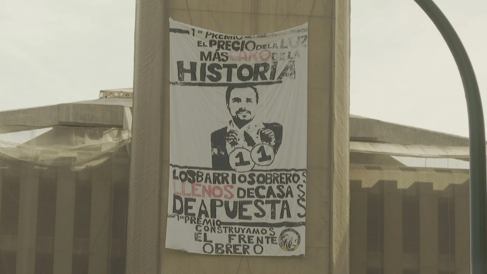 Pancarta en Málaga contra Alberto Garzón para criticar al ministro por el precio de la luz y las casas de apuestas Pancarta en Málaga contra Alberto Garzón para criticar al ministro por el precio de la luz y las casas de apuestas