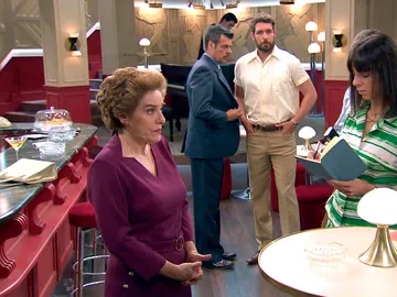 Benigna cede al chantaje de Lorenzo Bravo y declara ante la prensa un falso motivo de ruptura Benigna cede al chantaje de Lorenzo Bravo y declara ante la prensa un falso motivo de ruptura