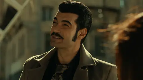 Züleyha y Demir construyen un futuro juntos…¡Con casa incluida! Züleyha y Demir construyen un futuro juntos…¡Con casa incluida!