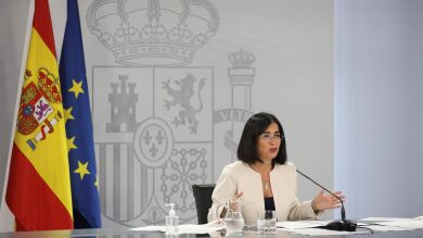 Darias afirma que Salud Publica debatirá mañana si inocula una 3ª dosis de la vacuna covid-19 a los mayores en residencias