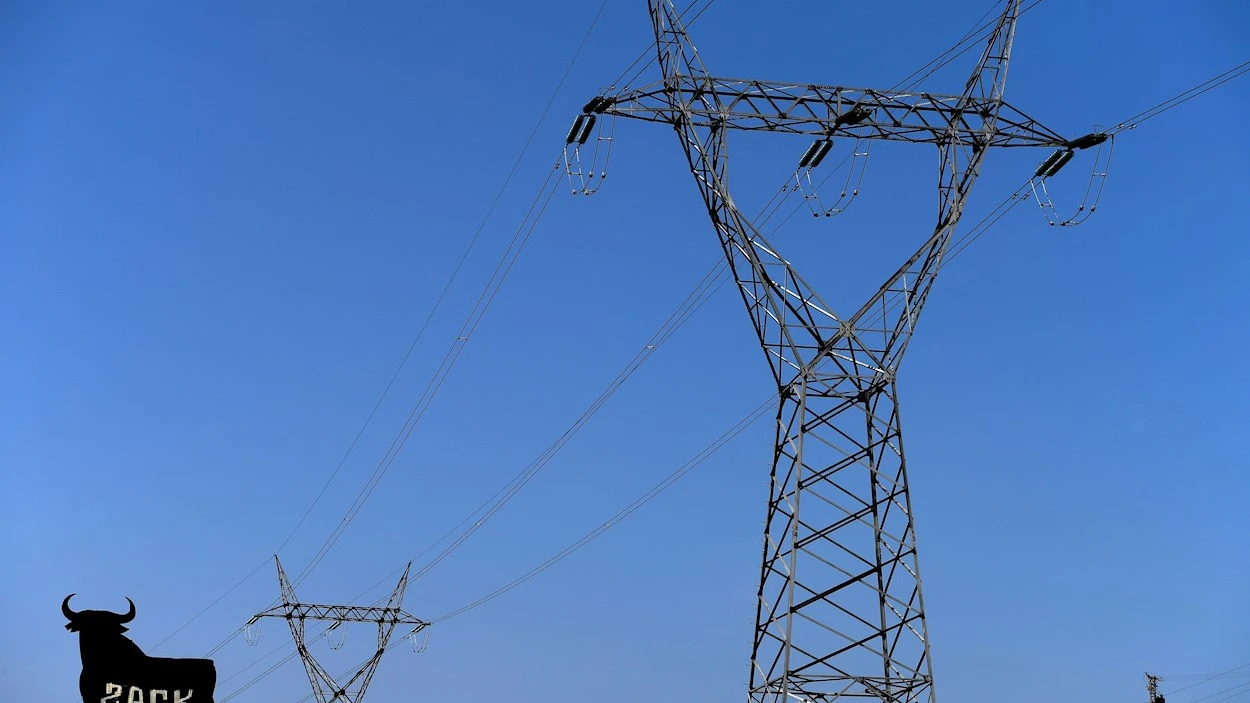 El alcalde de Batres anuncia que sí pagará a las eléctricas tras saber que la subida de precio no le afecta El alcalde de Batres anuncia que sí pagará a las eléctricas tras saber que la subida de precio no le afecta