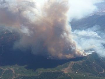 Muere un operario del INFOCA mientras trabajaba en las labores de extinción del incendio en Sierra Bermeja