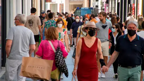 España baja a riesgo medio de coronavirus por primera vez en más de 2 meses España baja a riesgo medio de coronavirus por primera vez en más de 2 meses