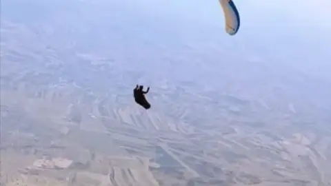 Así se logró el vuelo en parapente más largo de la historia de España: ¡285 kilómetros, desde Huelva a Ciudad Real! Así se logró el vuelo en parapente más largo de la historia de España: ¡285 kilómetros, desde Huelva a Ciudad Real!