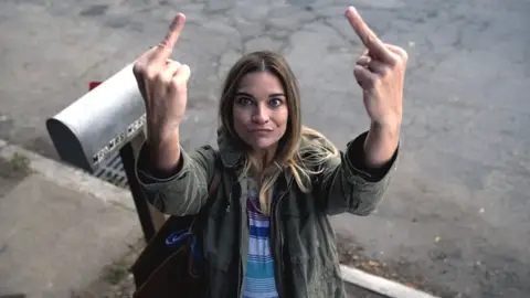 Annie Murphy en 'Que te den, Kevin' Annie Murphy en 'Que te den, Kevin'