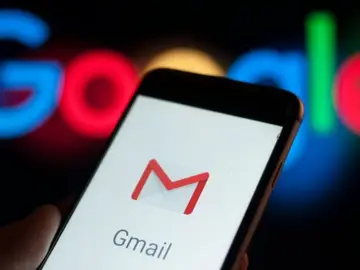 Imagen de la aplicación de Gmail en un teléfono móvil Imagen de la aplicación de Gmail en un teléfono móvil