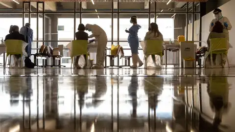 Las CCAA buscan 'repescar' a los mayores de 40 años que aún no se van vacunado contra el Covid Las CCAA buscan 'repescar' a los mayores de 40 años que aún no se van vacunado contra el Covid