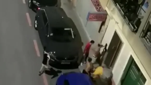 Cuatro j&oacute;venes detenidos tras participar en una pelea multitudinaria con palos y cuchillos en Alicante
