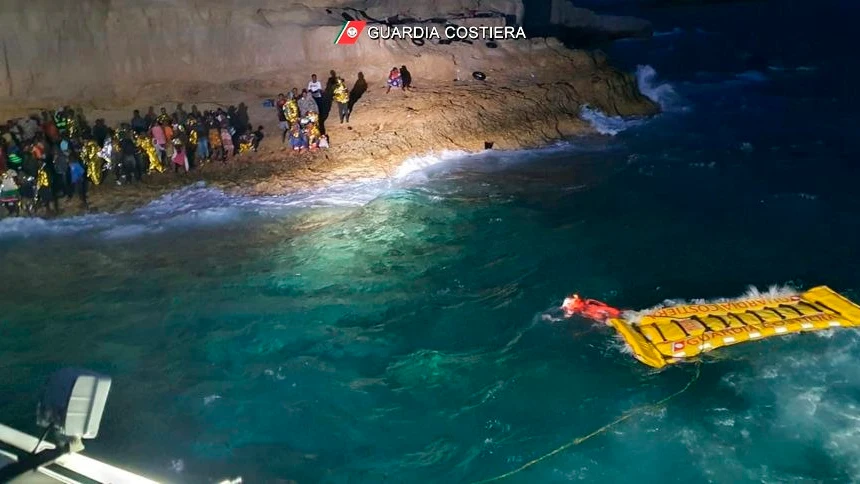 La Guardia Costera italiana rescata a 125 migrantes en Lampedusa La Guardia Costera italiana rescata a 125 migrantes en Lampedusa