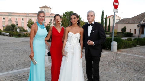 Ramón García y Patricia Cerezo junto a sus hijas