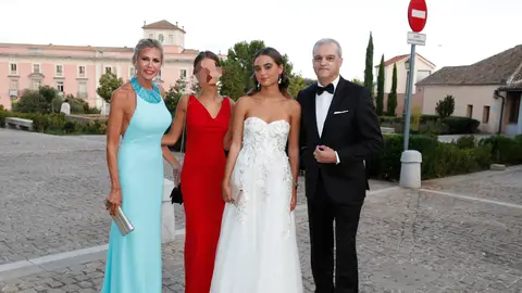 Ramón García y Patricia Cerezo junto a sus hijas Ramón García y Patricia Cerezo junto a sus hijas