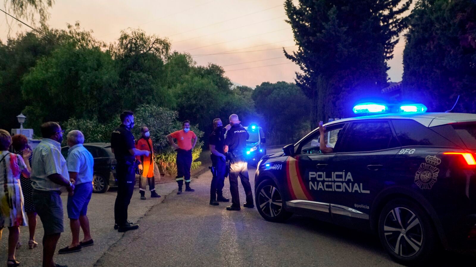 Las personas desalojadas de sus casas por el incendio de Málaga no saben cuando podrán volver