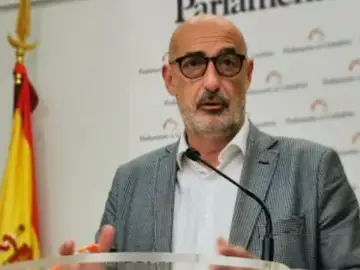 El polémico tuit del líder de C's en Cantabria: "¿Si me tatuo el precio del Kilovatio en el glúteo...? El polémico tuit del líder de C's en Cantabria: "¿Si me tatuo el precio del Kilovatio en el glúteo...?