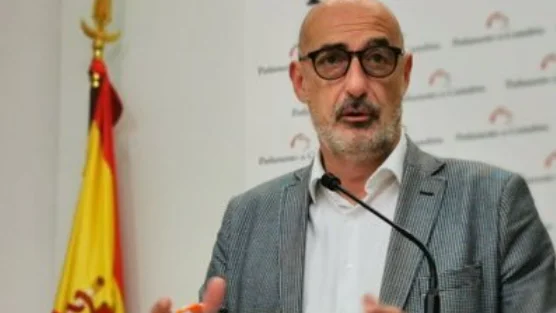 El polémico tuit del líder de C's en Cantabria: "¿Si me tatuo el precio del Kilovatio en el glúteo...? El polémico tuit del líder de C's en Cantabria: "¿Si me tatuo el precio del Kilovatio en el glúteo...?