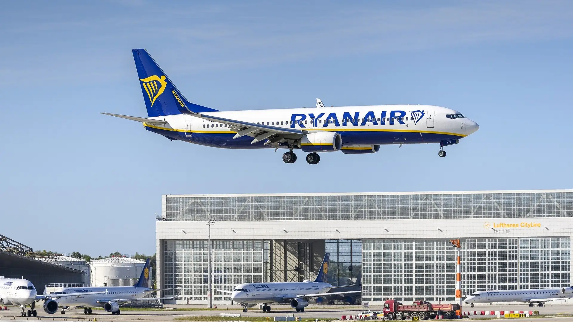 Aena trasladará a otros aeropuertos españoles los 120 millones de euros de inversiones en El Prat Aena trasladará a otros aeropuertos españoles los 120 millones de euros de inversiones en El Prat