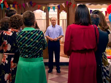 La fiesta de cumpleaños de Pelayo recibe una visita inesperada, ¿la de un asesino? La fiesta de cumpleaños de Pelayo recibe una visita inesperada, ¿la de un asesino?