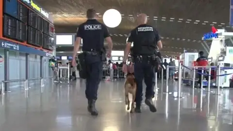 Así cambiaron los atentados del 11-S la forma de viajar y la seguridad en los aeropuertos Así cambiaron los atentados del 11-S la forma de viajar y la seguridad en los aeropuertos