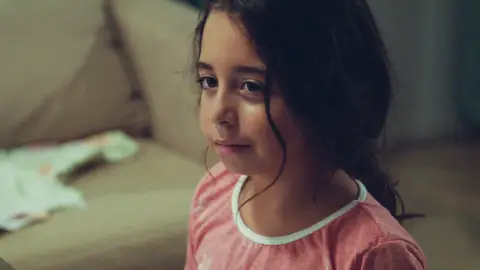 La desoladora vida de Öykü antes de Demir y Candan en 'Mi hija' 'Mi hija'
