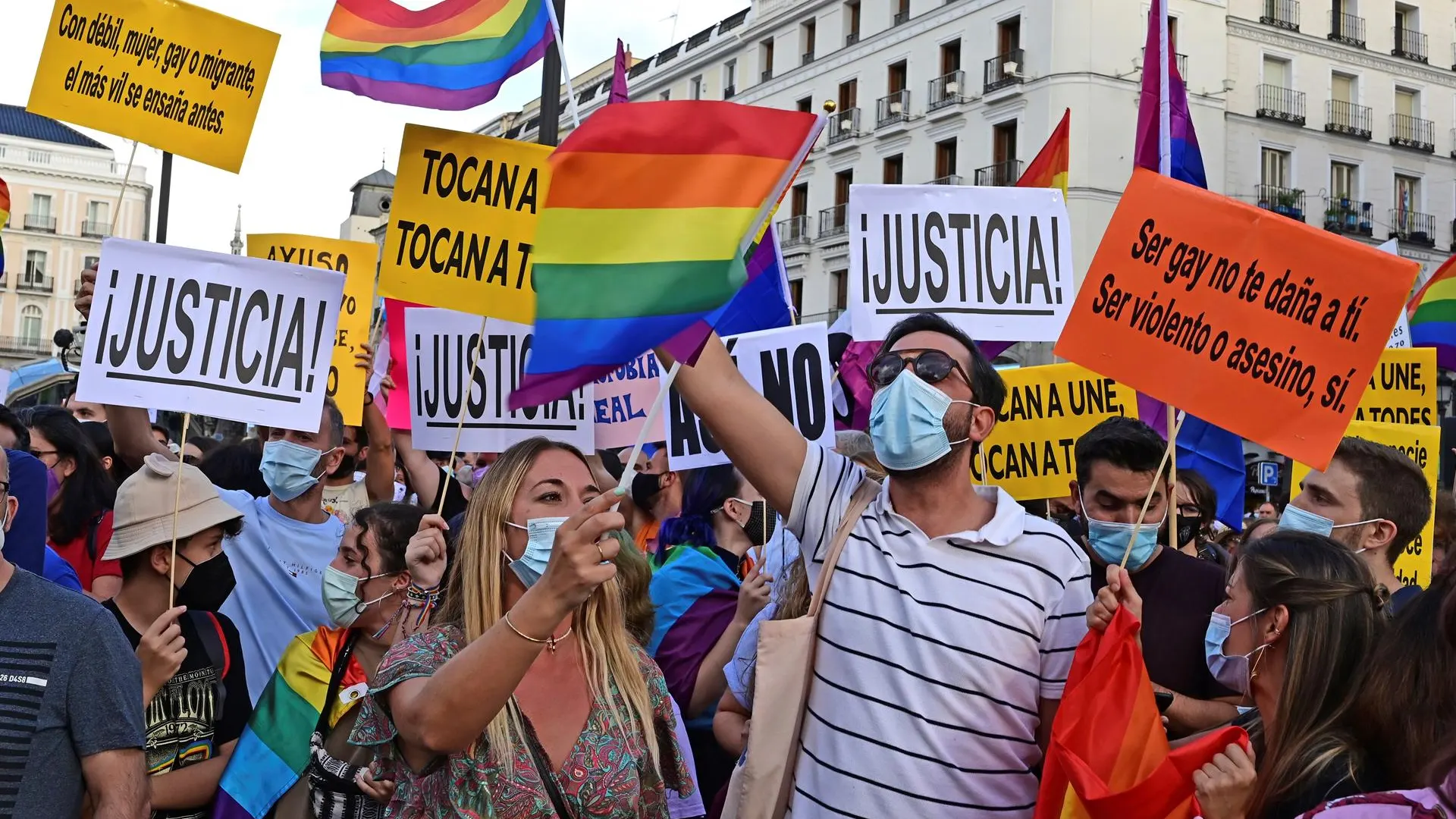 El colectivo LGBT se manifiesta en Madrid para que se protejan sus derechos y que cesen las agresiones El colectivo LGBT se manifiesta en Madrid para que se protejan sus derechos y que cesen las agresiones