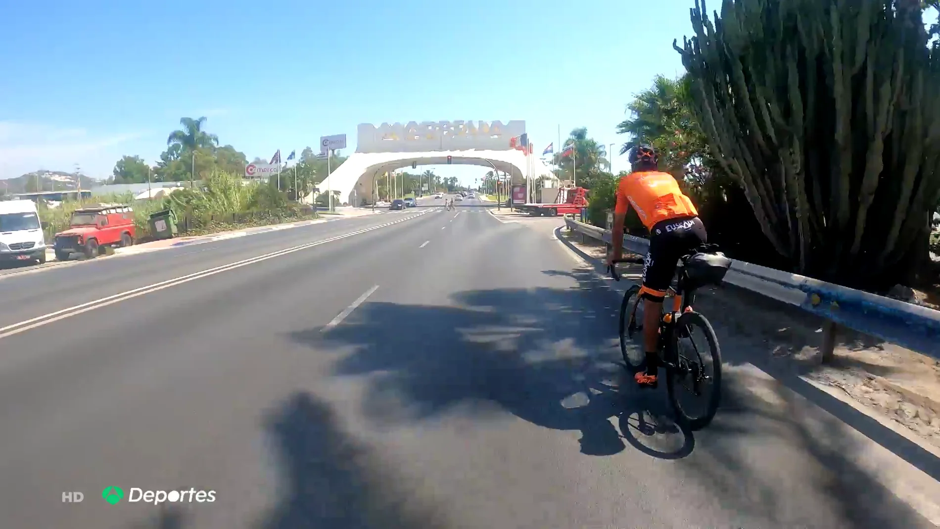 Luis Ángel Maté, de competir en La Vuelta a recorrer otros 1.000 kilómetros en bicicleta para volver a casa