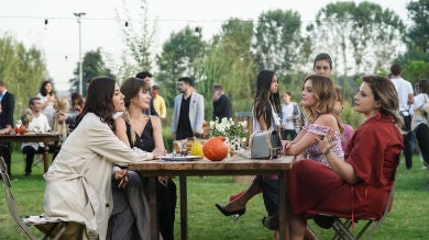 ¡Vuelan los puñales! Asya y Derin entablan su primera conversación 