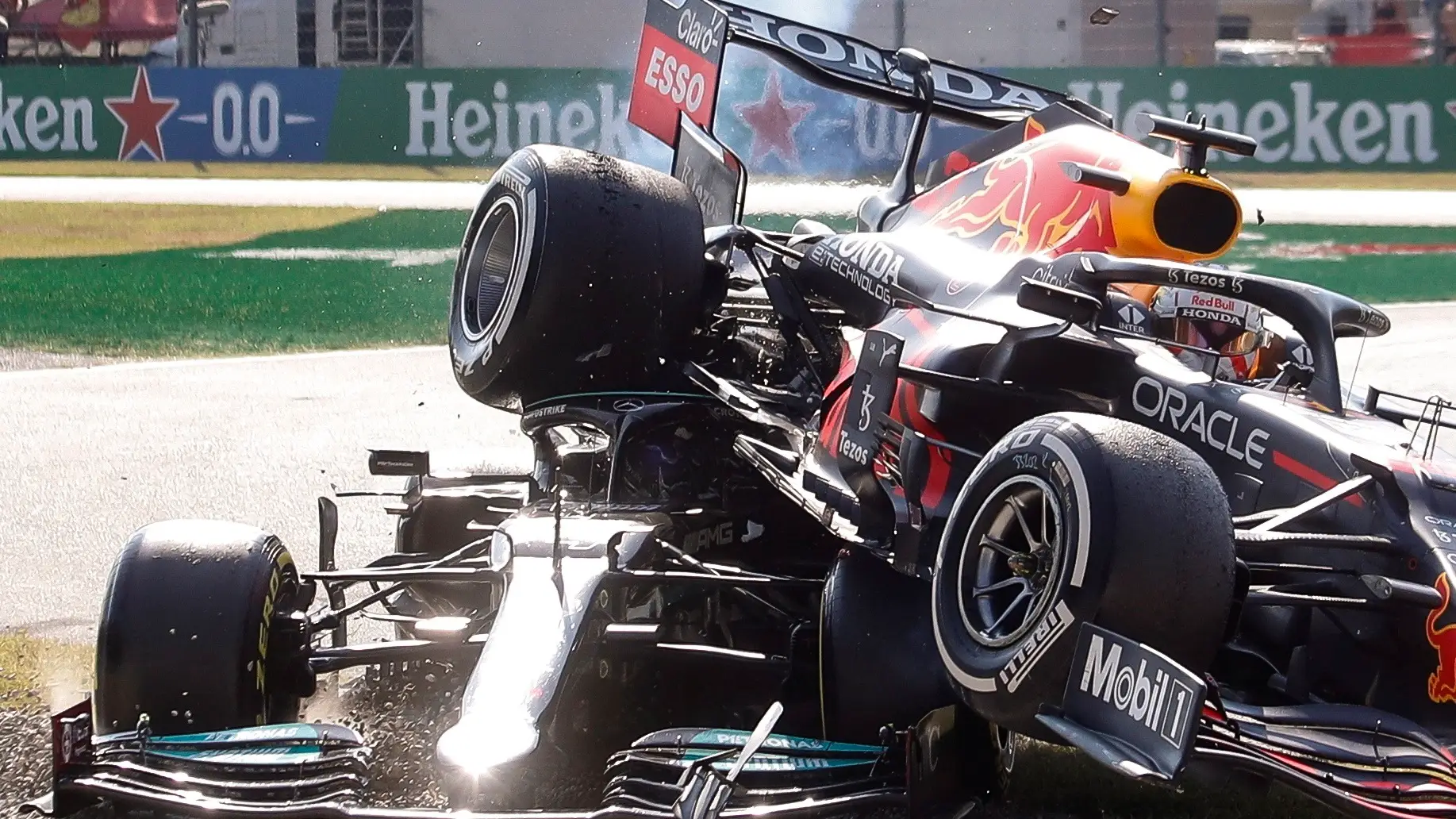 Imagen del accidente entre Verstappen y Hamilton en Monza Imagen del accidente entre Verstappen y Hamilton en Monza
