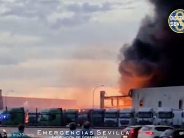 Incendio polígono industrial en Sevilla 