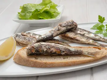 Sardinas a la plancha ¡en 2 minutos! La receta rápida y fácil de Arguiñano Sardinas a la plancha ¡en 2 minutos! La receta rápida y fácil de Arguiñano
