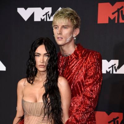 Megan Fox, con un espectacular vestido transparente, junto a su pareja, el rapero, Machine Gun Kelly