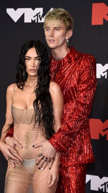Megan Fox, con un espectacular vestido transparente, junto a su pareja, el rapero, Machine Gun Kelly