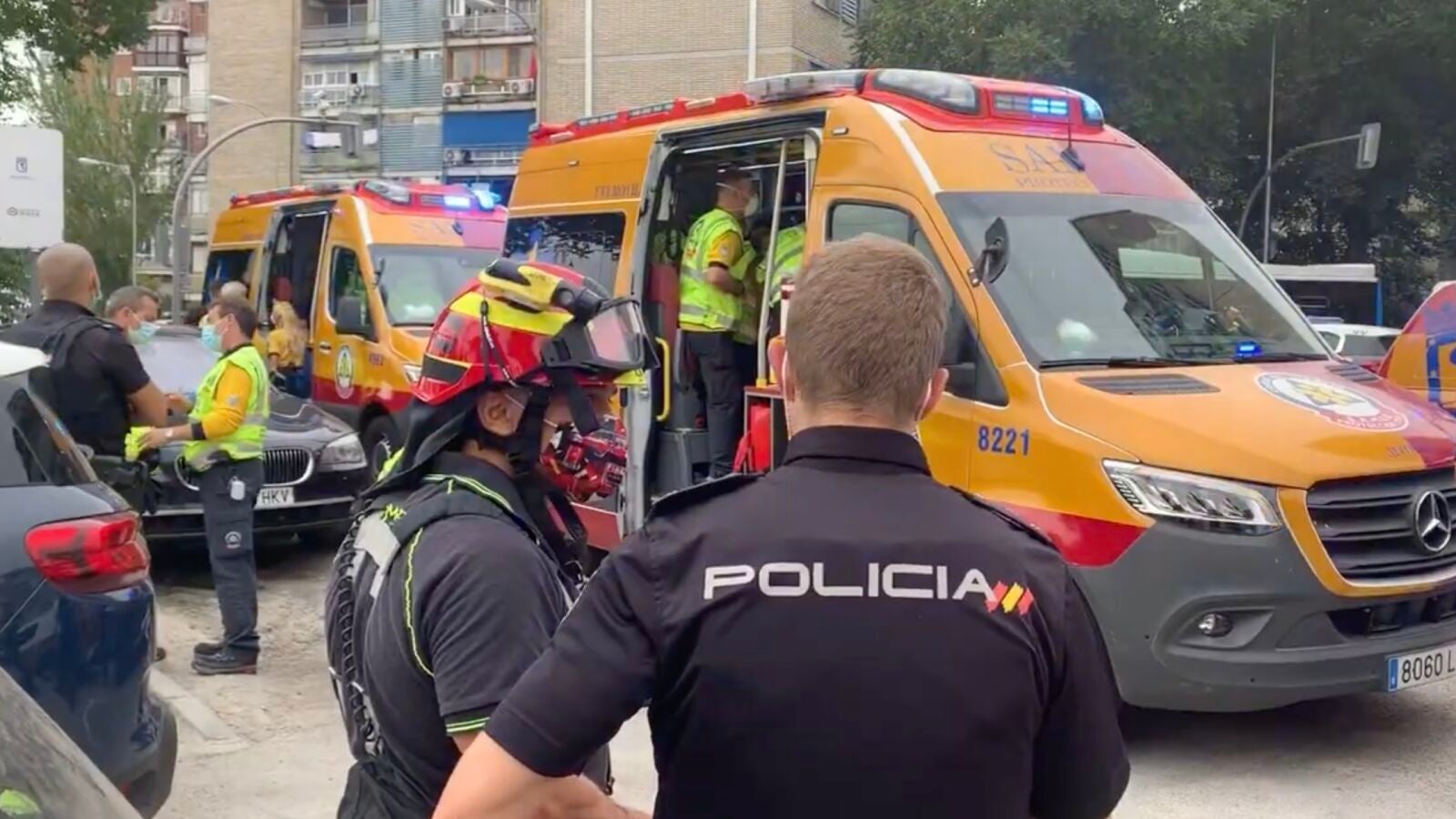 Salvan a una bebé de la asfixia tras tragarse un tapón y quedar encerrada con sus padres en un ascensor