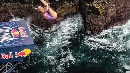 Rhiannan Iffland logra el primer salto perfecto de una mujer en la historia del Red Bull Cliff Diving Rhiannan Iffland logra el primer salto perfecto de una mujer en la historia del Red Bull Cliff Diving