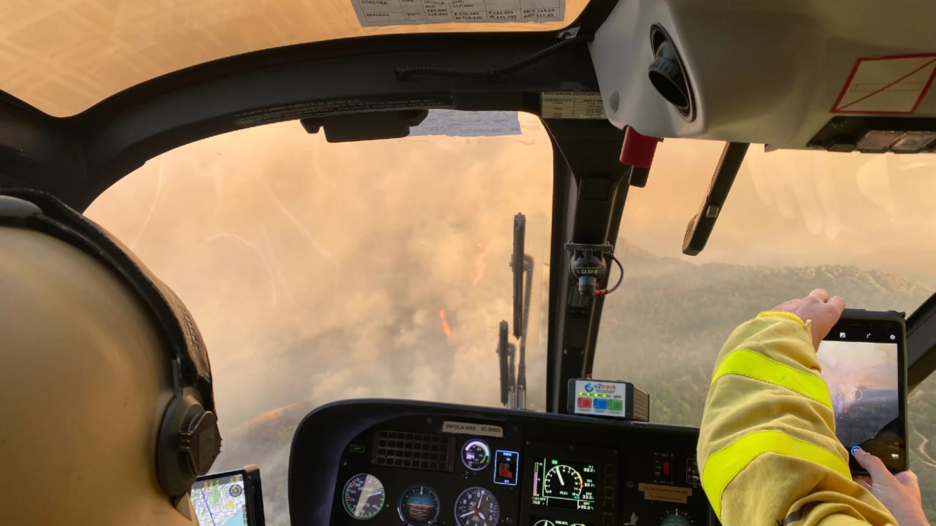Un helicóptero cegado por el polvo sufre un accidente en el incendio de Sierra Bermeja con 19 personas a bordo 