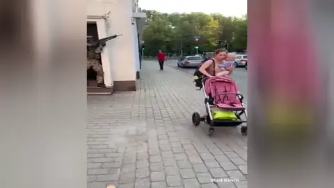 El Ejército de Letonia realiza ejercicios con fuego en la capital sin avisar a la población El Ejército de Letonia realiza ejercicios con fuego en la capital sin avisar a la población