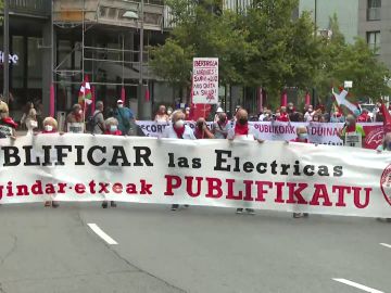 Cientos de pensionistas se manifiestan en País Vasco contra la subida del precio de la luz