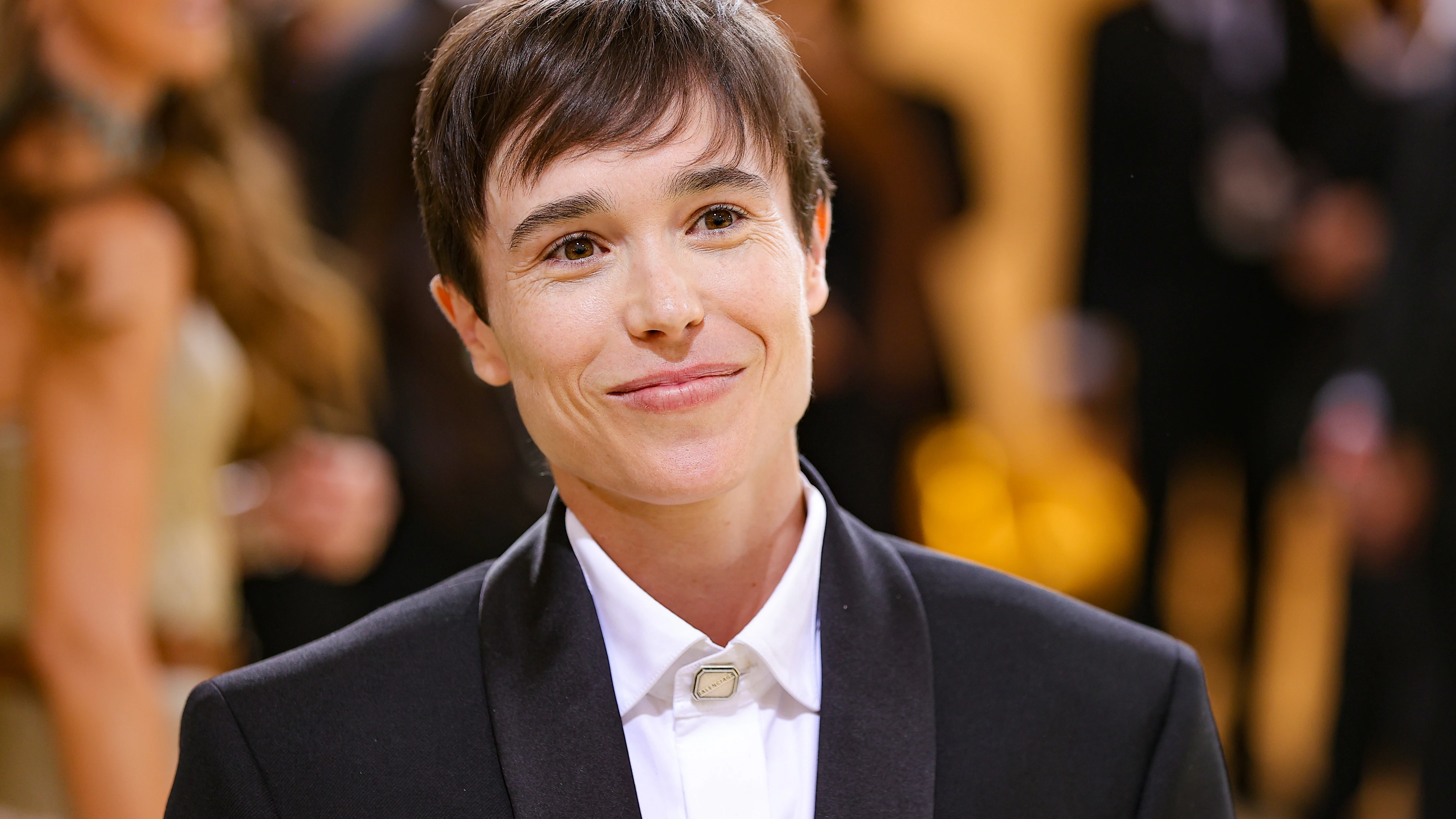 La primera aparici&oacute;n p&uacute;blica de Elliot Page en la MET Gala tras declararse hombre trans 