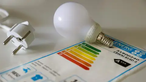 El precio mayorista de la luz baja el 0,5 % y se sitúa en 153,43 euros por megavatio El precio mayorista de la luz baja el 0,5 % y se sitúa en 153,43 euros por megavatio