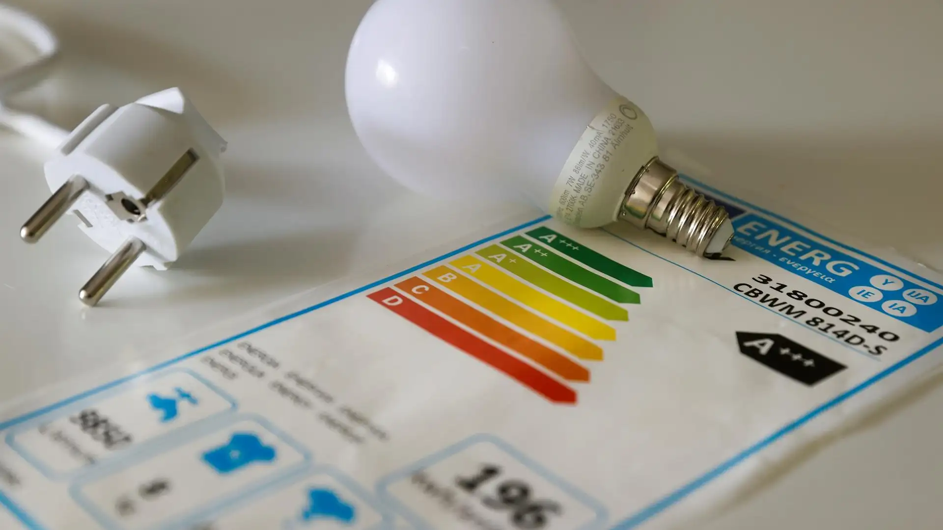 El precio mayorista de la luz baja el 0,5 % y se sitúa en 153,43 euros por megavatio El precio mayorista de la luz baja el 0,5 % y se sitúa en 153,43 euros por megavatio
