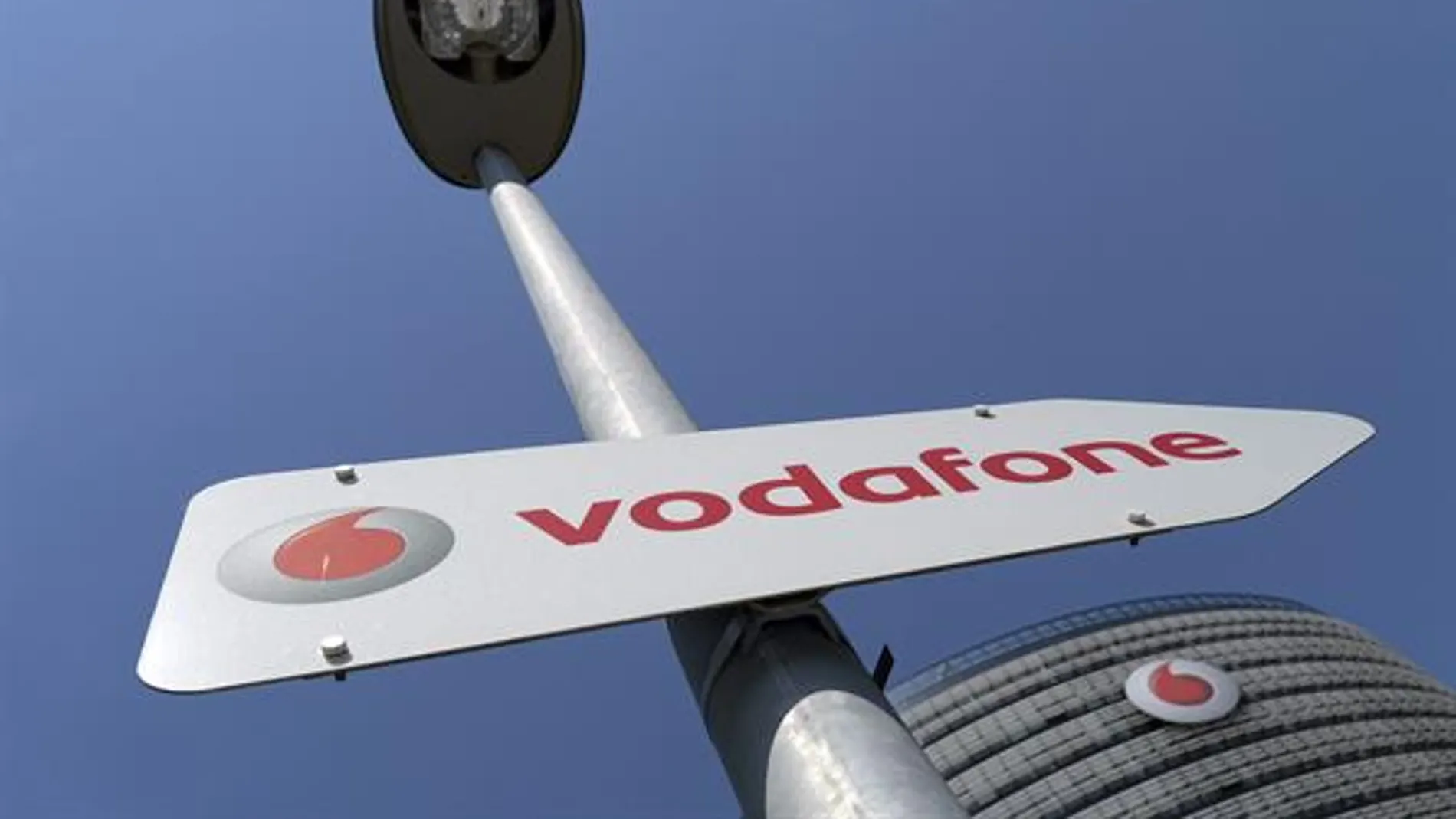 Vodafone anuncia a los sindicatos el cierre de sus 34 tiendas propias en España y propone el despido de 509 personas 