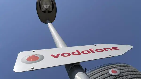 Vodafone anuncia a los sindicatos el cierre de sus 34 tiendas propias en España y propone el despido de 509 personas Vodafone anuncia a los sindicatos el cierre de sus 34 tiendas propias en España y propone el despido de 509 personas