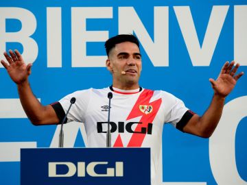 La presentación de Radamel Falcao con el Rayo Vallecano acaba en pitada monumental a Martín Presa