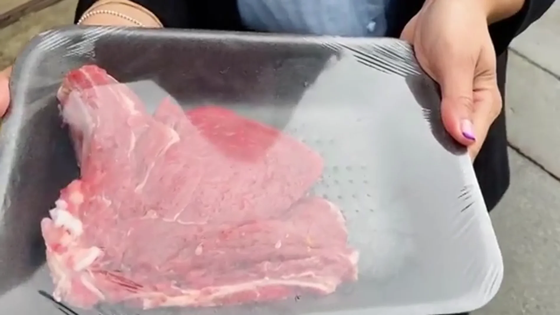 Ganaderos gallegos regalan más de 1.000 kilos de carne a la ciudadanía
