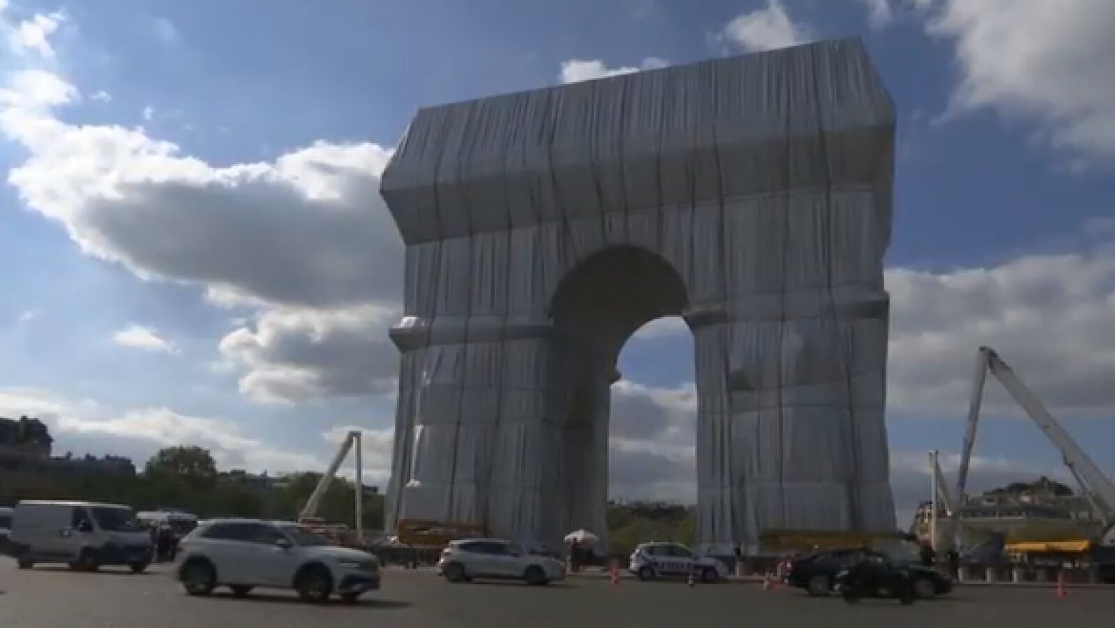 El Arco del Triunfo de París embalado, el sueño del artista búlgaro Christo Vladimirov Javacheff