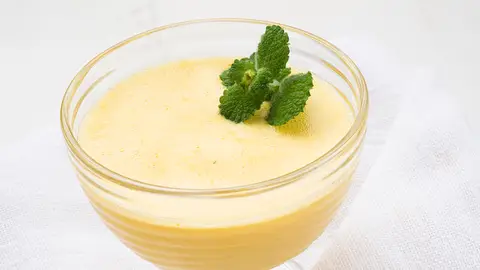 Un postre o merienda, de Karlos Arguiñano, refrescante y nutritivo: batido de melocotón Un postre o merienda, de Karlos Arguiñano, refrescante y nutritivo: batido de melocotón