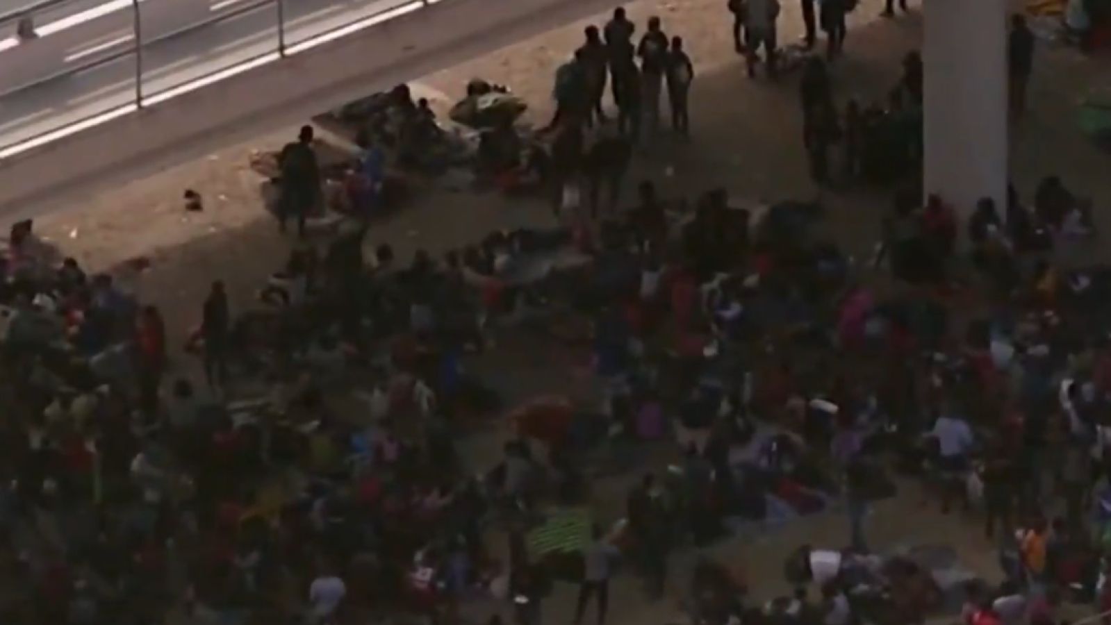 Cerca de 8.000 migrantes, retenidos en la frontera de EEUU a la espera de sus solicitudes de asilo