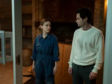 Victoria Pedretti y Penn Badgley en 'You' Victoria Pedretti y Penn Badgley en 'You'