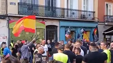 Grupos de neonazis se manifiestan en Chueca: "Fuera maricas de nuestros barrios" Grupos de neonazis se manifiestan en Chueca: "Fuera maricas de nuestros barrios"