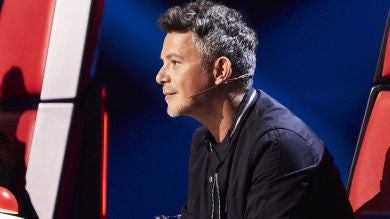 Alejandro Sanz presenta a su hija Manuela en 'La Voz'