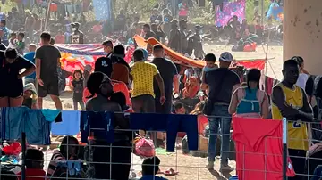 Miles de emigrantes, hacinados en la frontera de Estados Unidos en condiciones dramáticas Miles de emigrantes, hacinados en la frontera de Estados Unidos en condiciones dramáticas